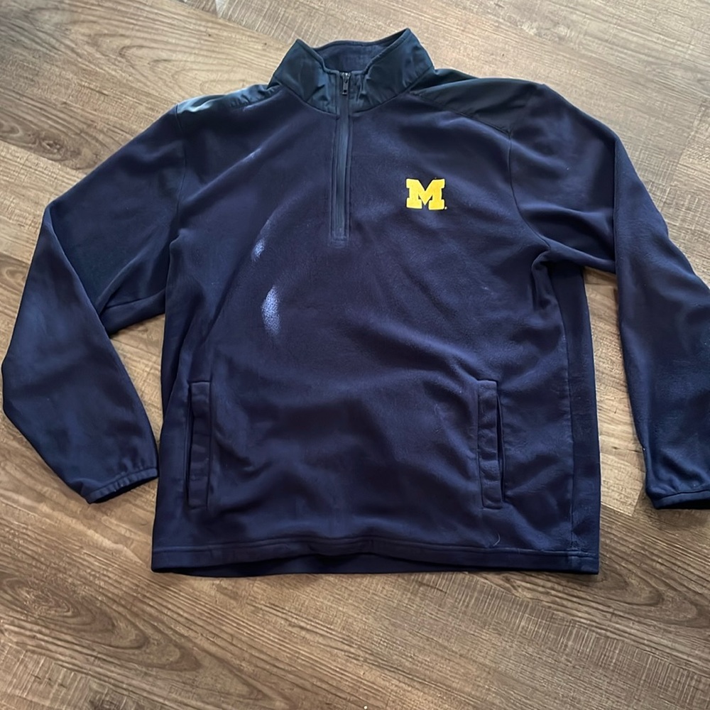 University of Michigan size large fleece quarter zip up